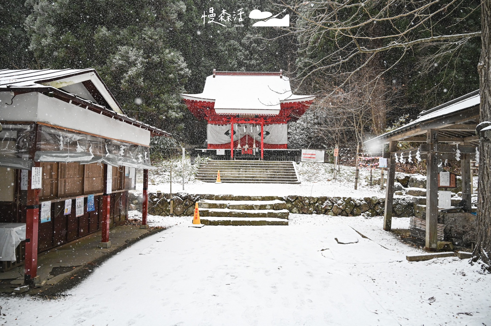 日本東北地區 秋田県 田澤湖 御座石神社